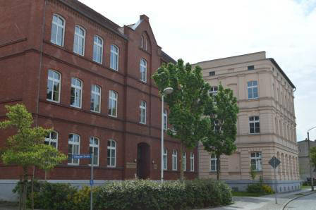schulevon-vorn-448x298